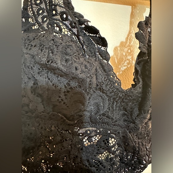 Aerie Lace Halter Neck Bralette with removable pads - Picture 3 of 6